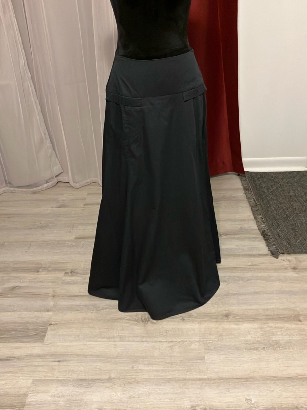 Uniqlo Black Maxi Skirt with Subtle A-Line Silhouette